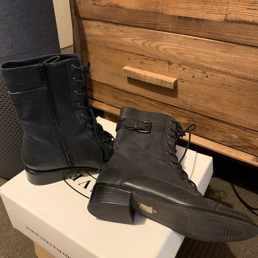 Steve Madden Womens S~7, leather, black boots worn once - Picture 2 of 2